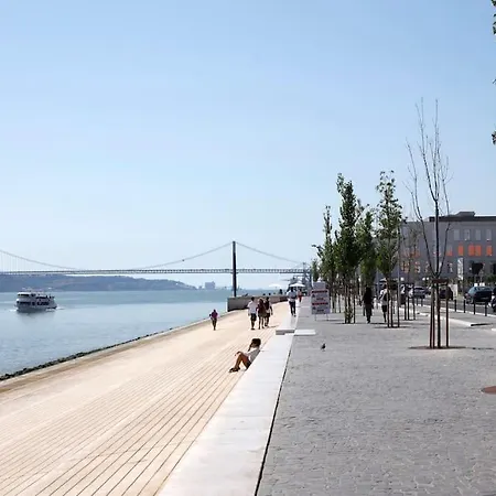 Mc Warm Romantic 3br2ba @ Trendy Principe Real * Lisbon