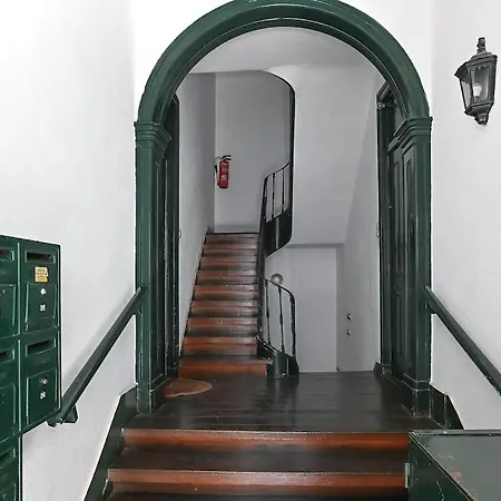 Mc Warm Romantic 3br2ba @ Trendy Principe Real Lisbon