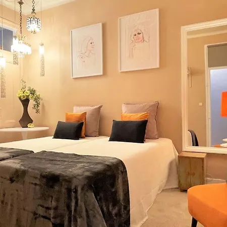 Mc Warm Romantic 3br2ba @ Trendy Principe Real Apartment Lisbon