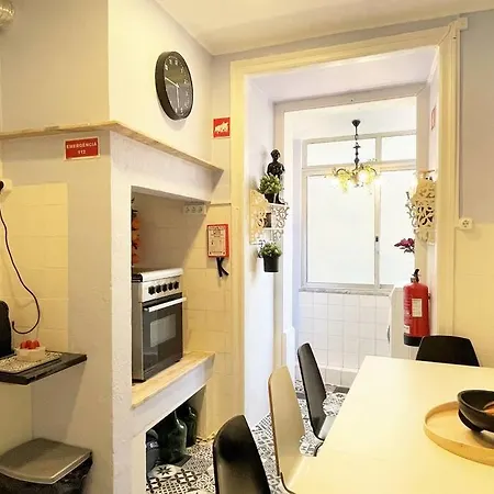Mc Warm Romantic 3br2ba @ Trendy Principe Real * Lisbon