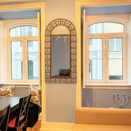 Mc Warm Romantic 3br2ba @ Trendy Principe Real Apartment Lisbon