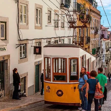Mc Warm Romantic 3br2ba @ Trendy Principe Real Lisbon
