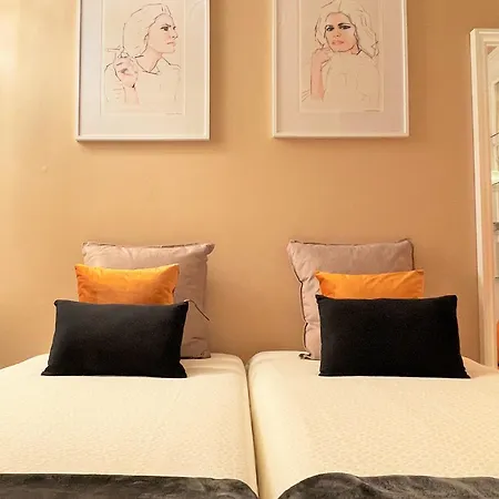 Mc Warm Romantic 3br2ba @ Trendy Principe Real 아파트 리스본