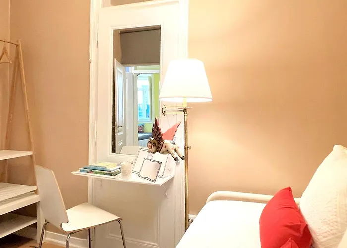 Mc Newly Renovated Apartment! Romantic In Trendy Principe Real - Downtown 리스본